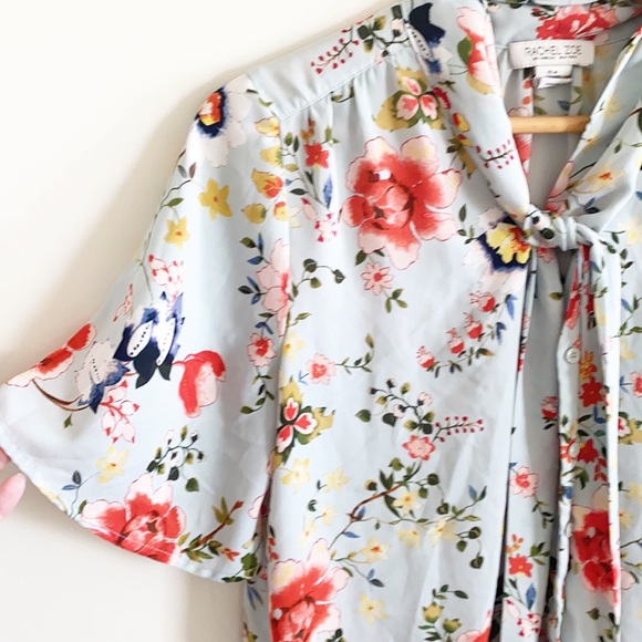 Rachel Zoe floral short sleeve tie front button down top - Picture 3 of 6